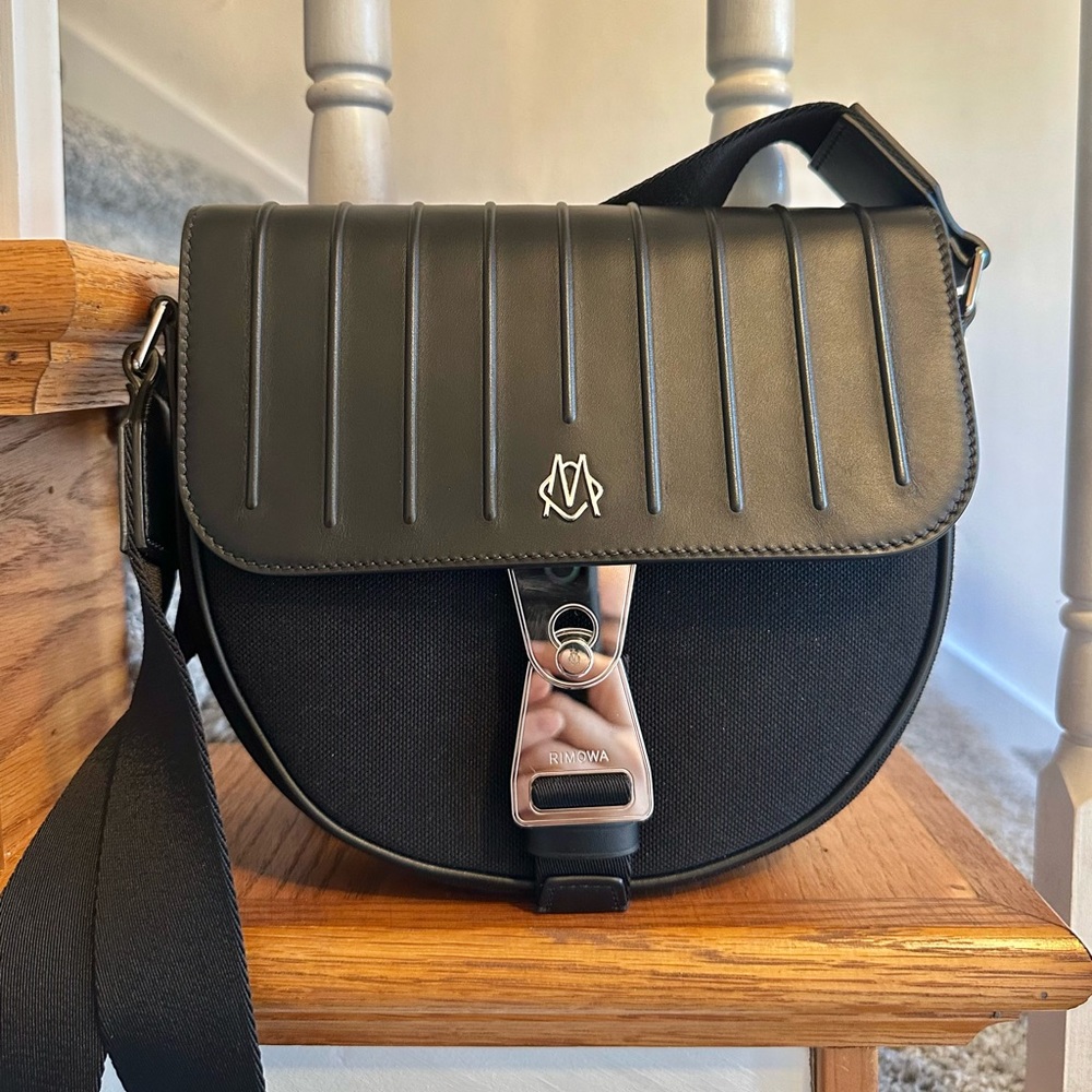 Rimowa cross body bay  new with tag, comes with a Dior or fendi s…